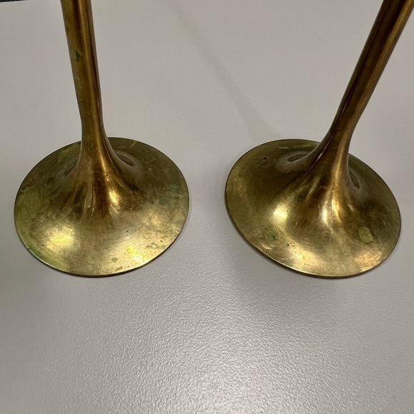 Set of two Vintage Brass Tulip Candlesticks - Picture 4 of 4